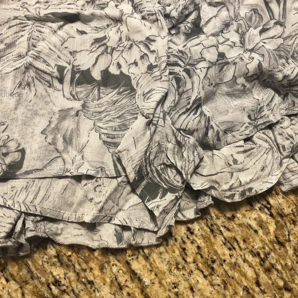 Grey Print Ruffle Skirt with loose shorts lining 420  Large   NWT Boutique
